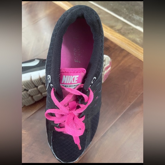 Nike flex run sneaker size 7 - Picture 3 of 5